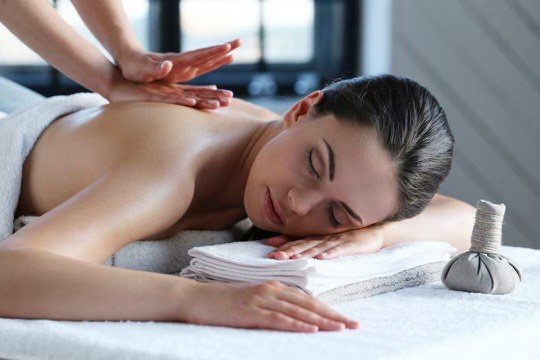 Relaxing Swedish Massage therapy for stress reduction in Potomac MD - Spa 65